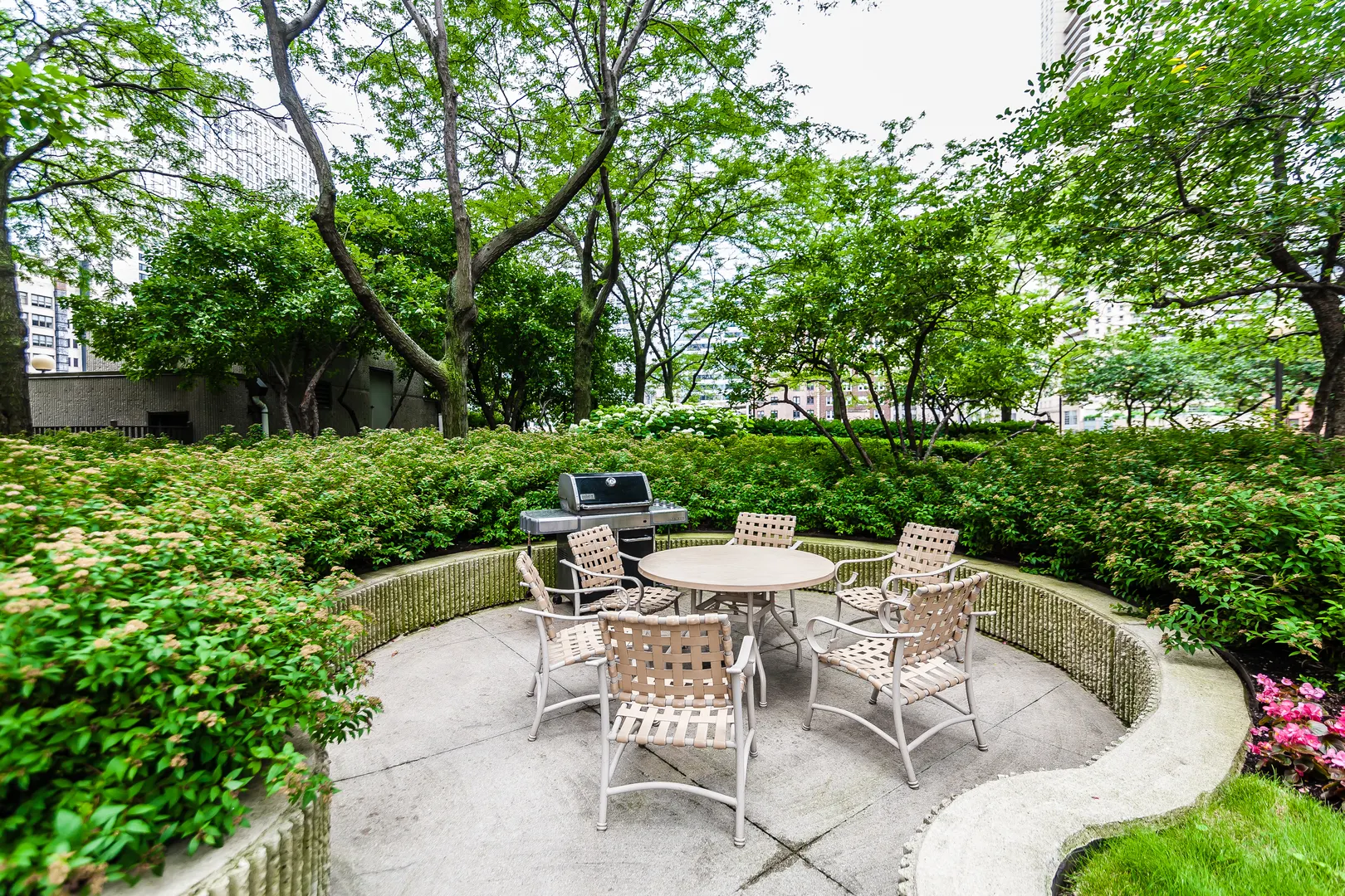 10 E Ontario Street 2607 IL