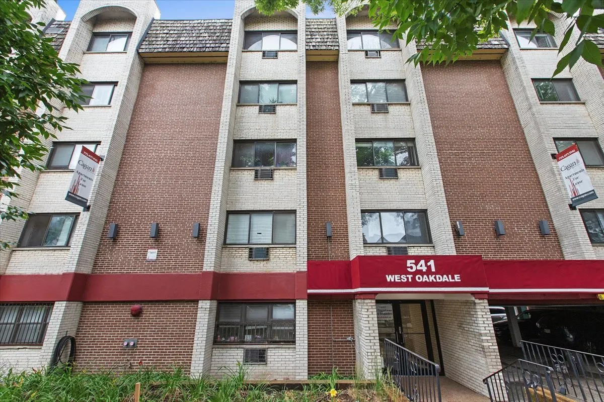 541 W Oakdale Avenue 415 IL