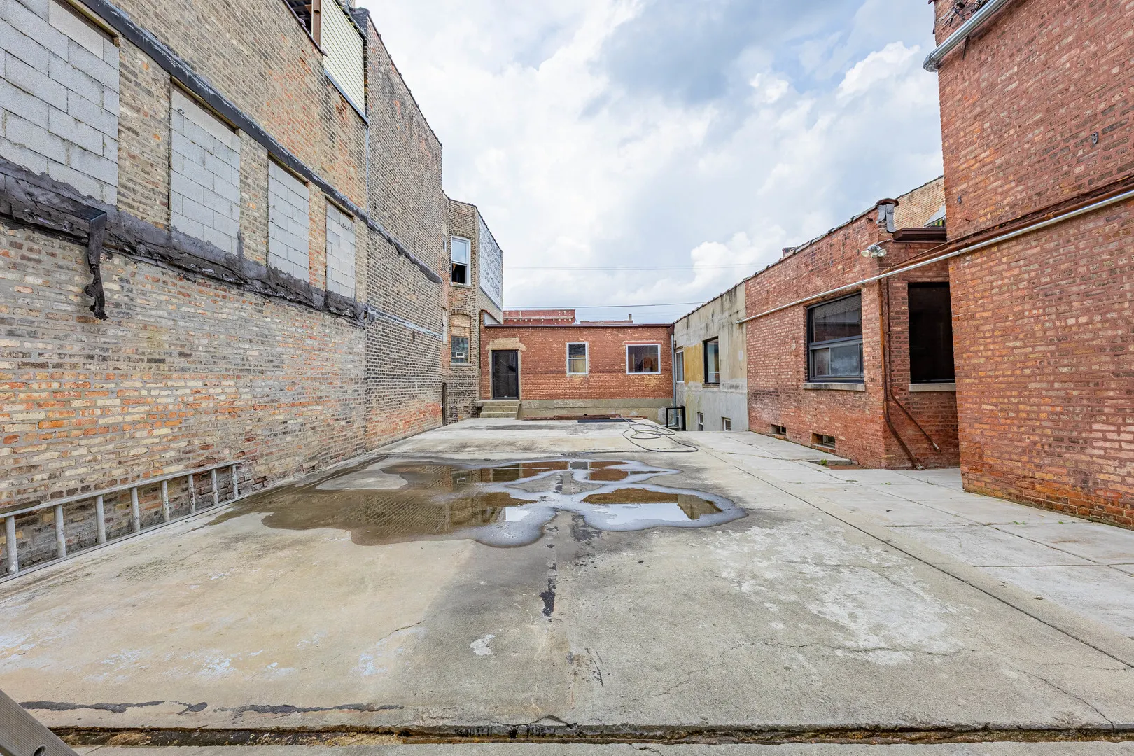 2711 W CERMAK Road IL
