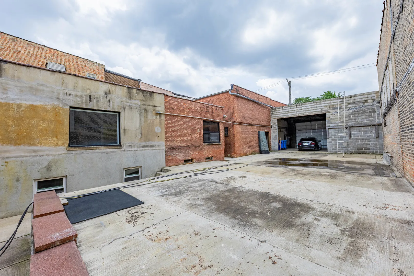 2711 W CERMAK Road IL
