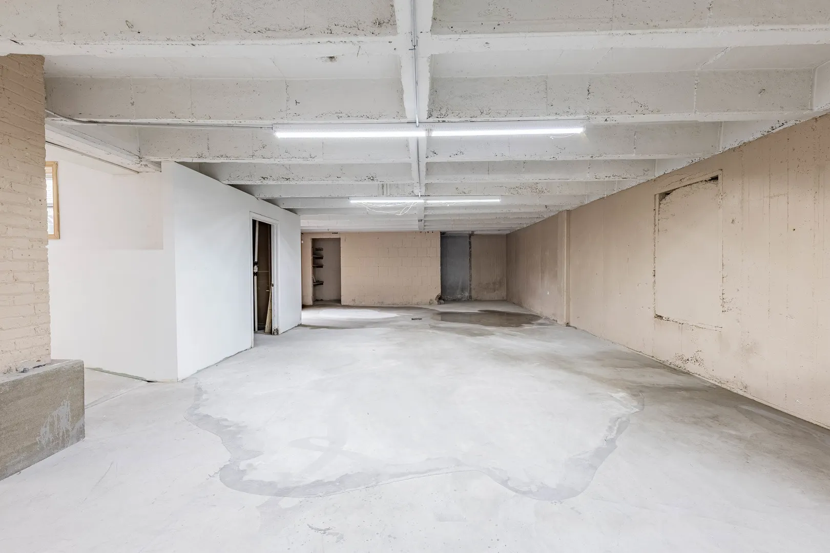 2711 W CERMAK Road IL