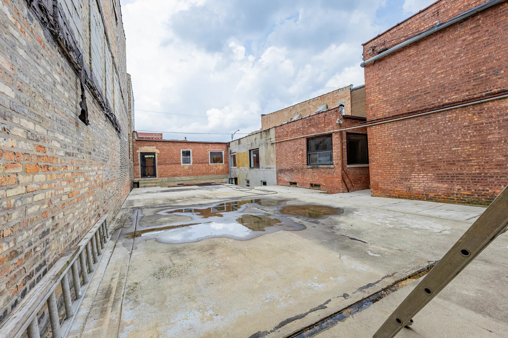 2711 W CERMAK Road IL
