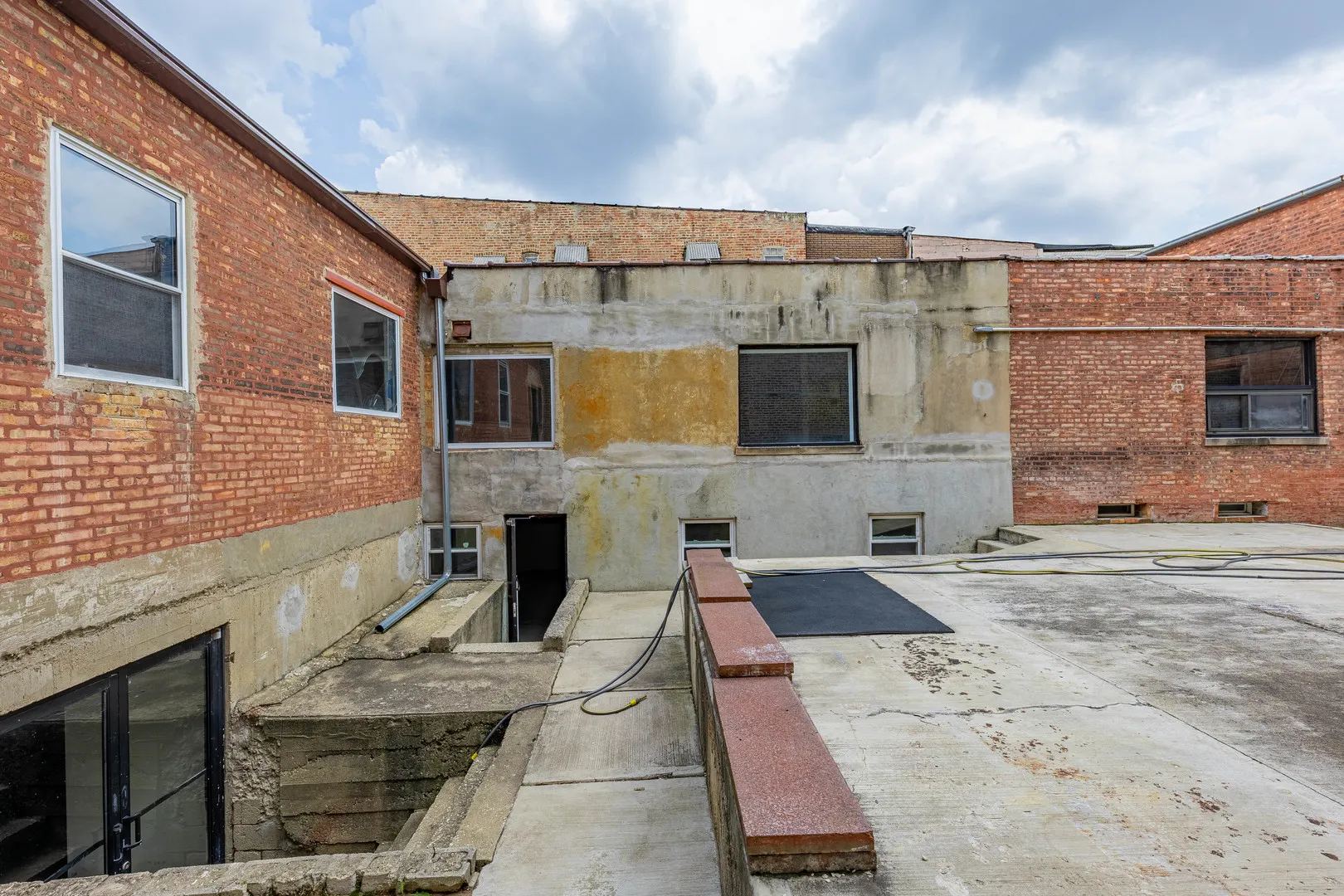 2711 W CERMAK Road IL