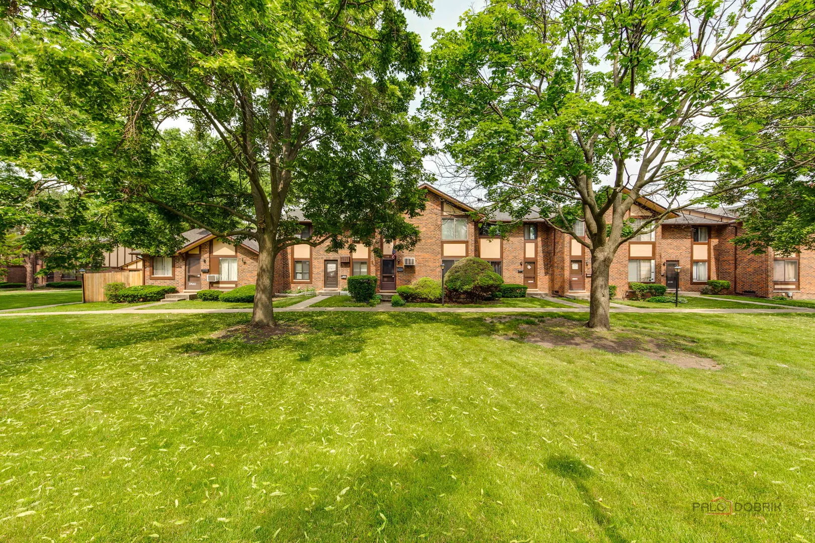 1S134 Holyoke Lane IL