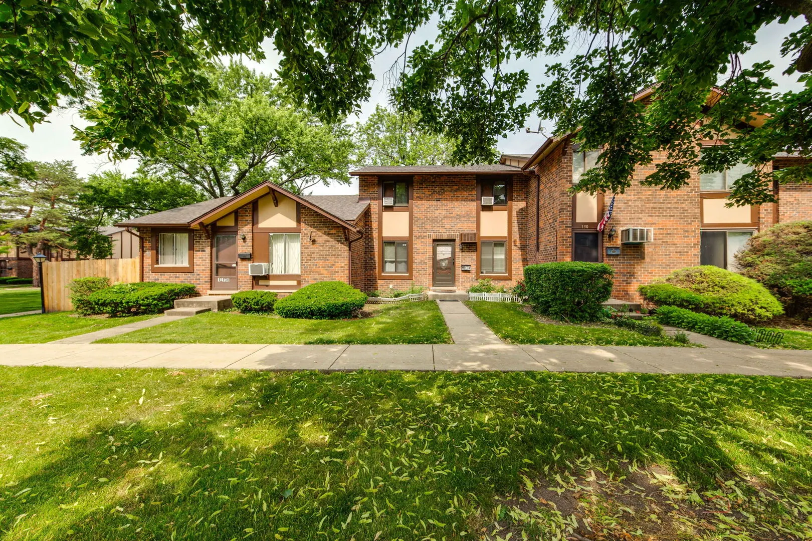 1S134 Holyoke Lane IL