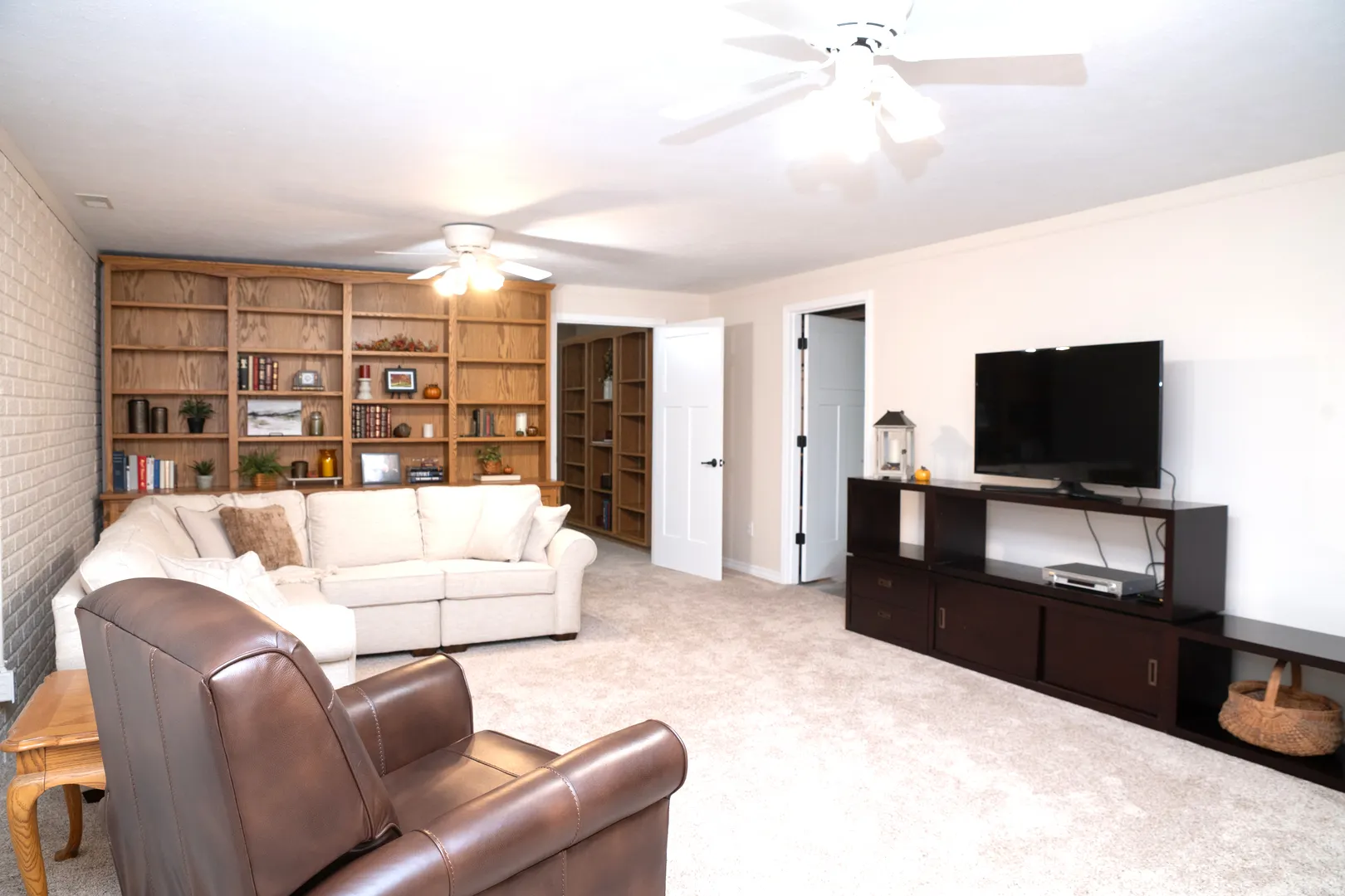 701 Thomas Drive IL