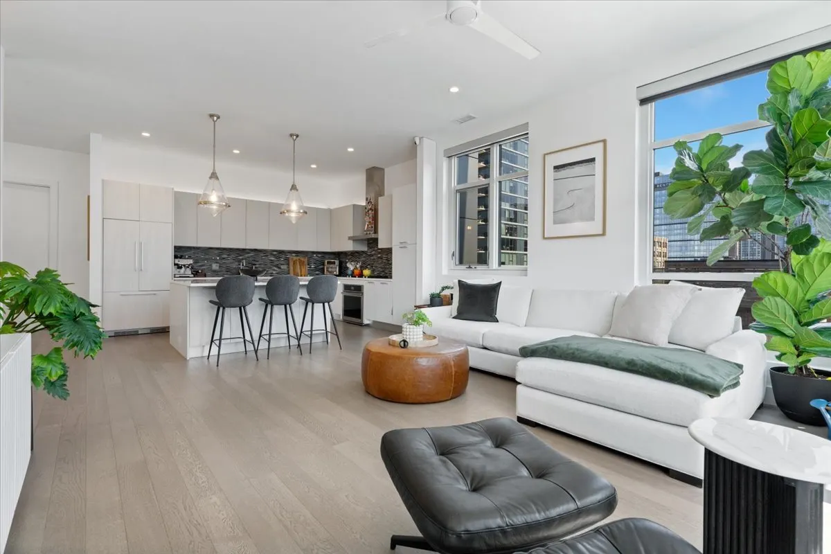 367 W Locust Street 506 IL