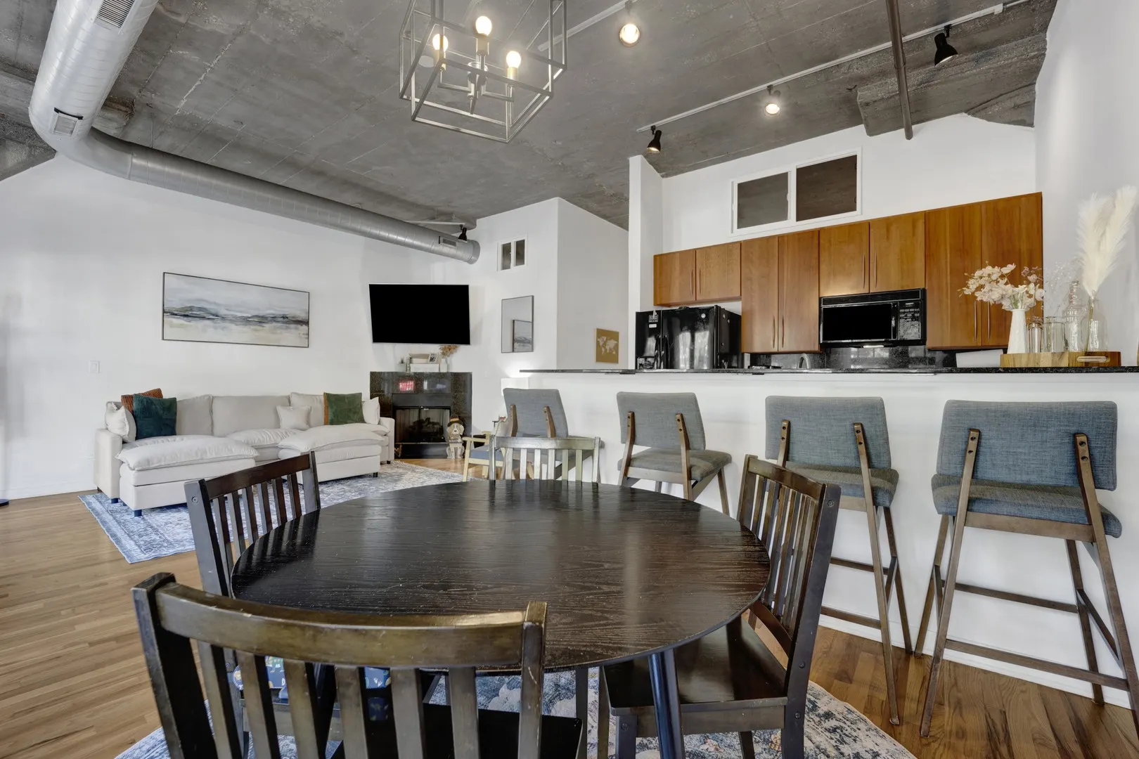 1111 W 15th Street 123 IL