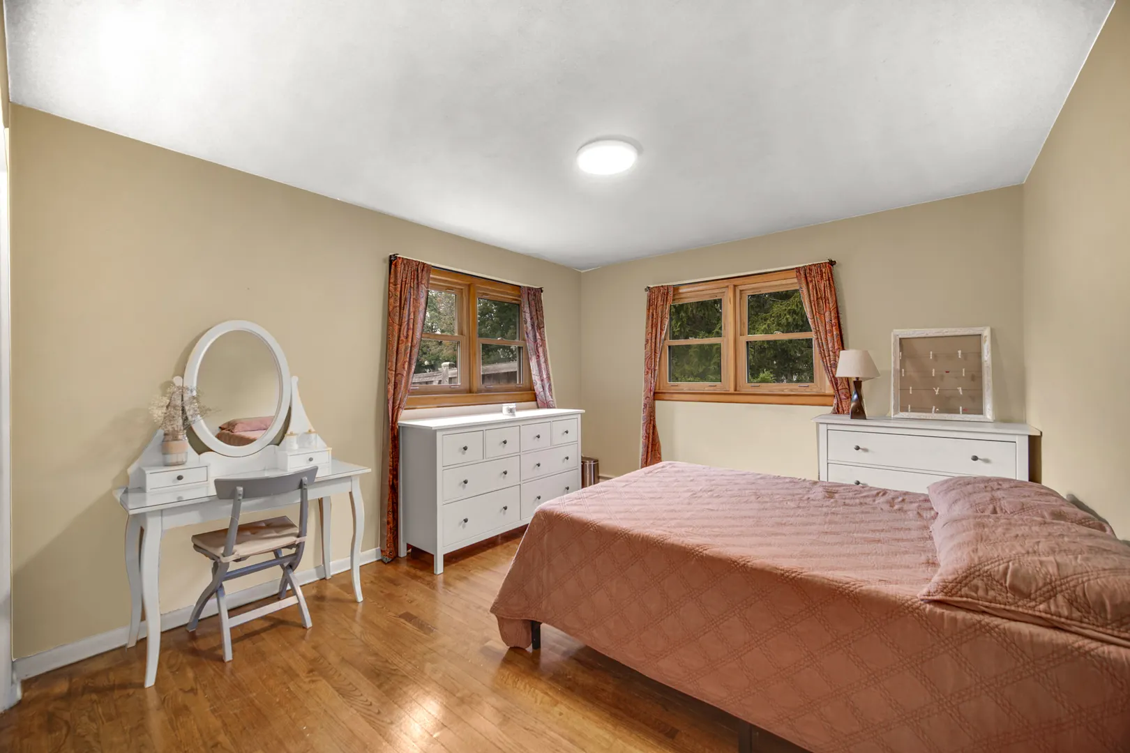855 N Greenleaf Street IL