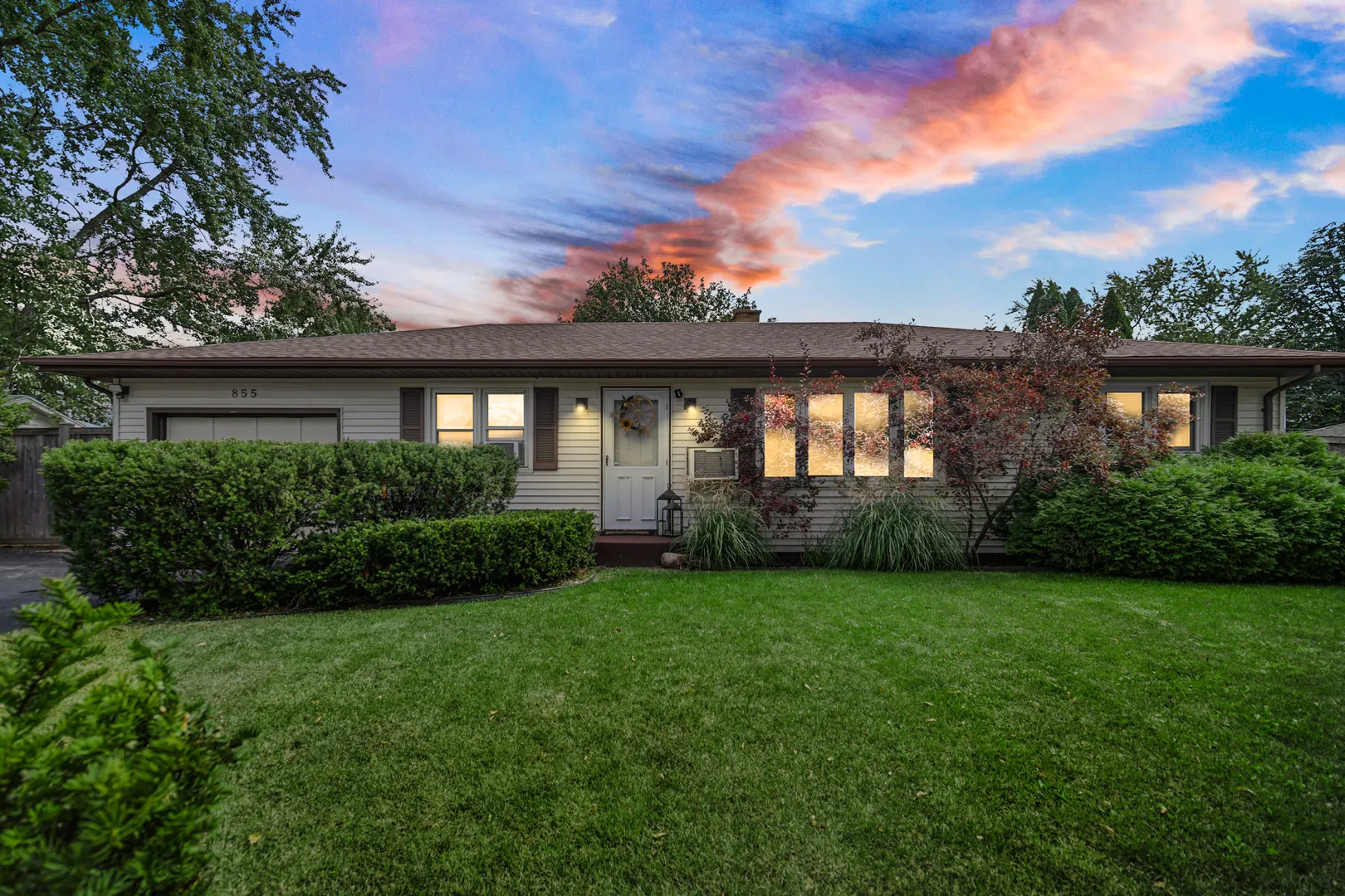 855 N Greenleaf Street IL