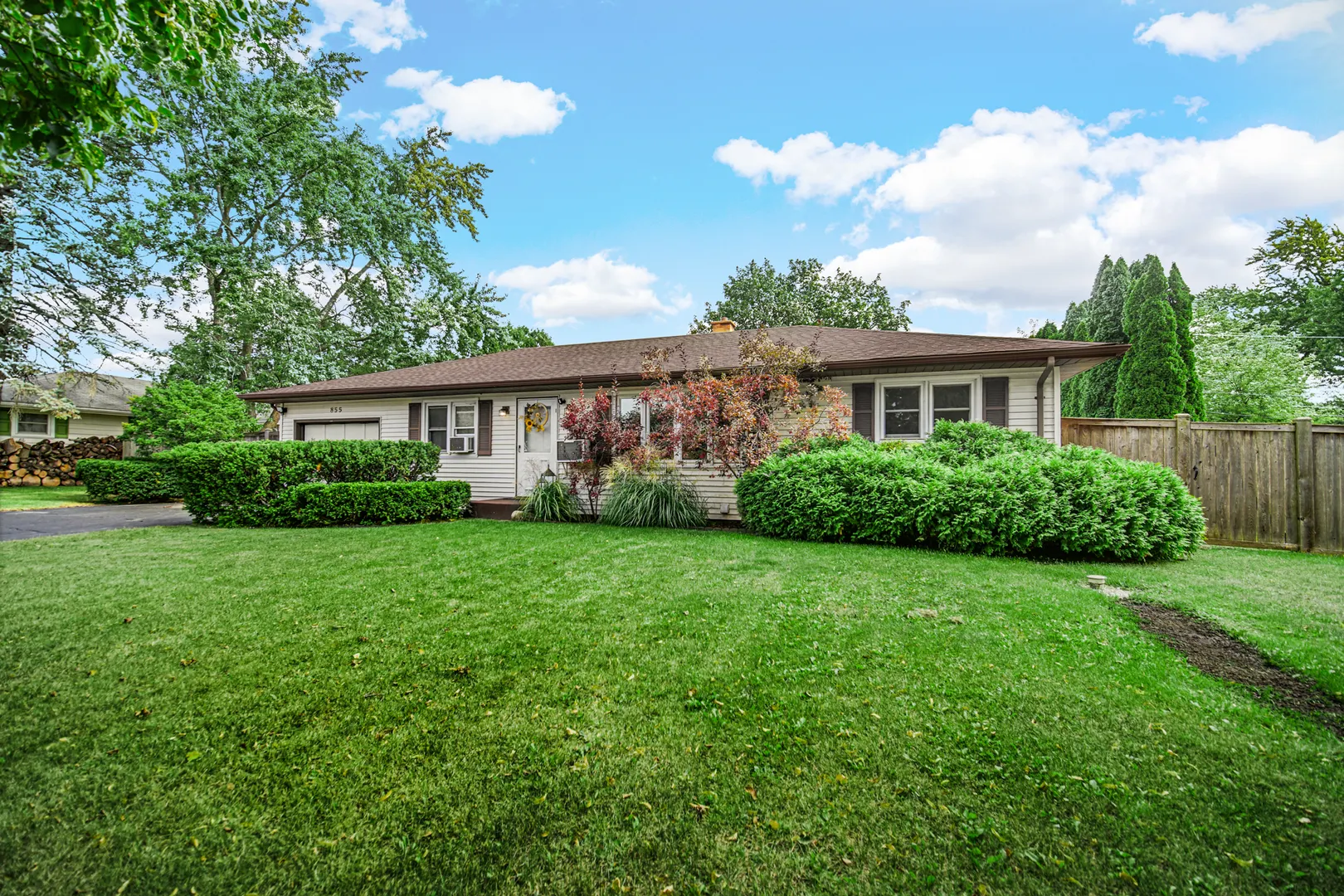855 N Greenleaf Street IL
