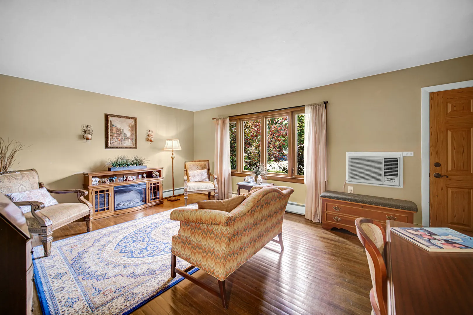 855 N Greenleaf Street IL