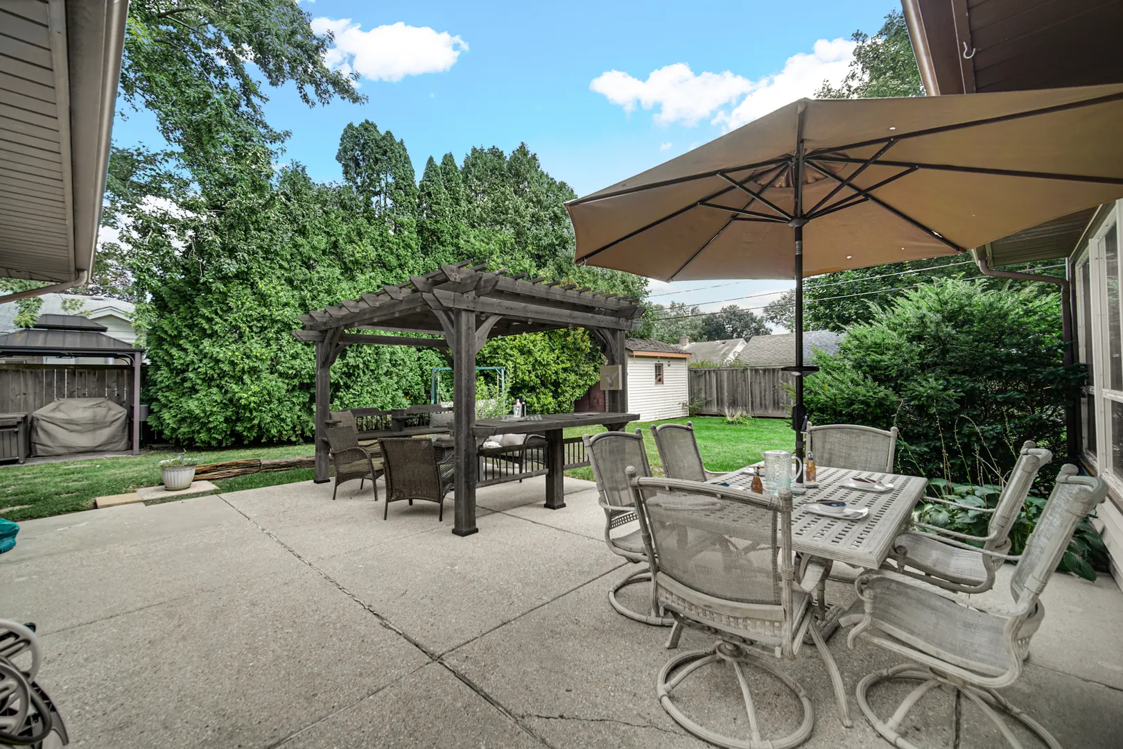 855 N Greenleaf Street IL