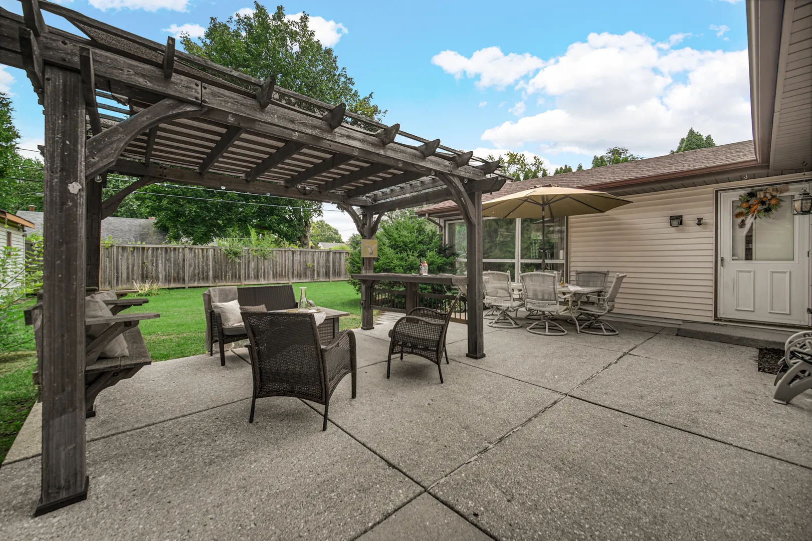 855 N Greenleaf Street IL