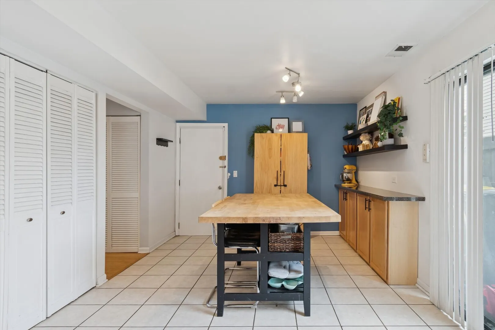 815 Woodside Drive IL