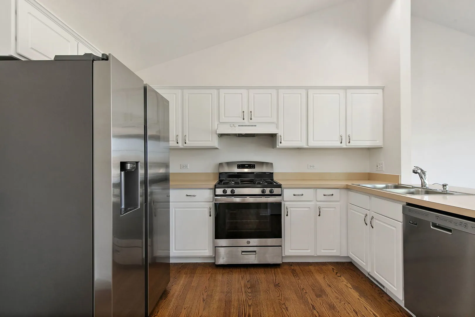 1108 E Danbury Drive IL