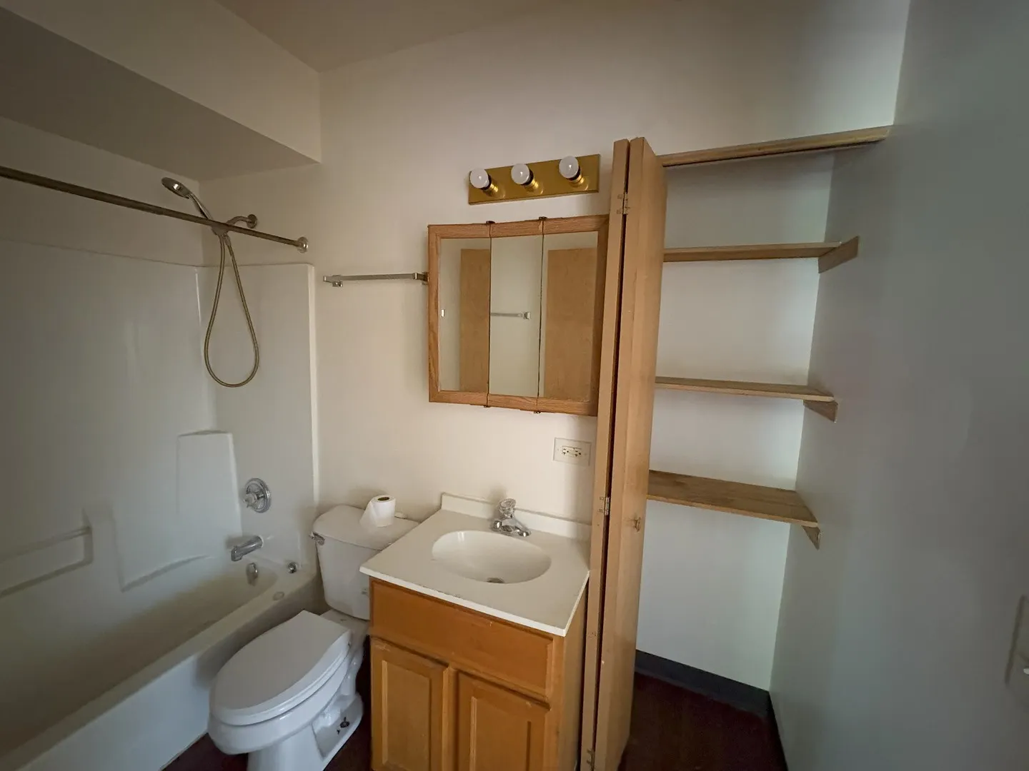 27 N Hickory Street 2B IL
