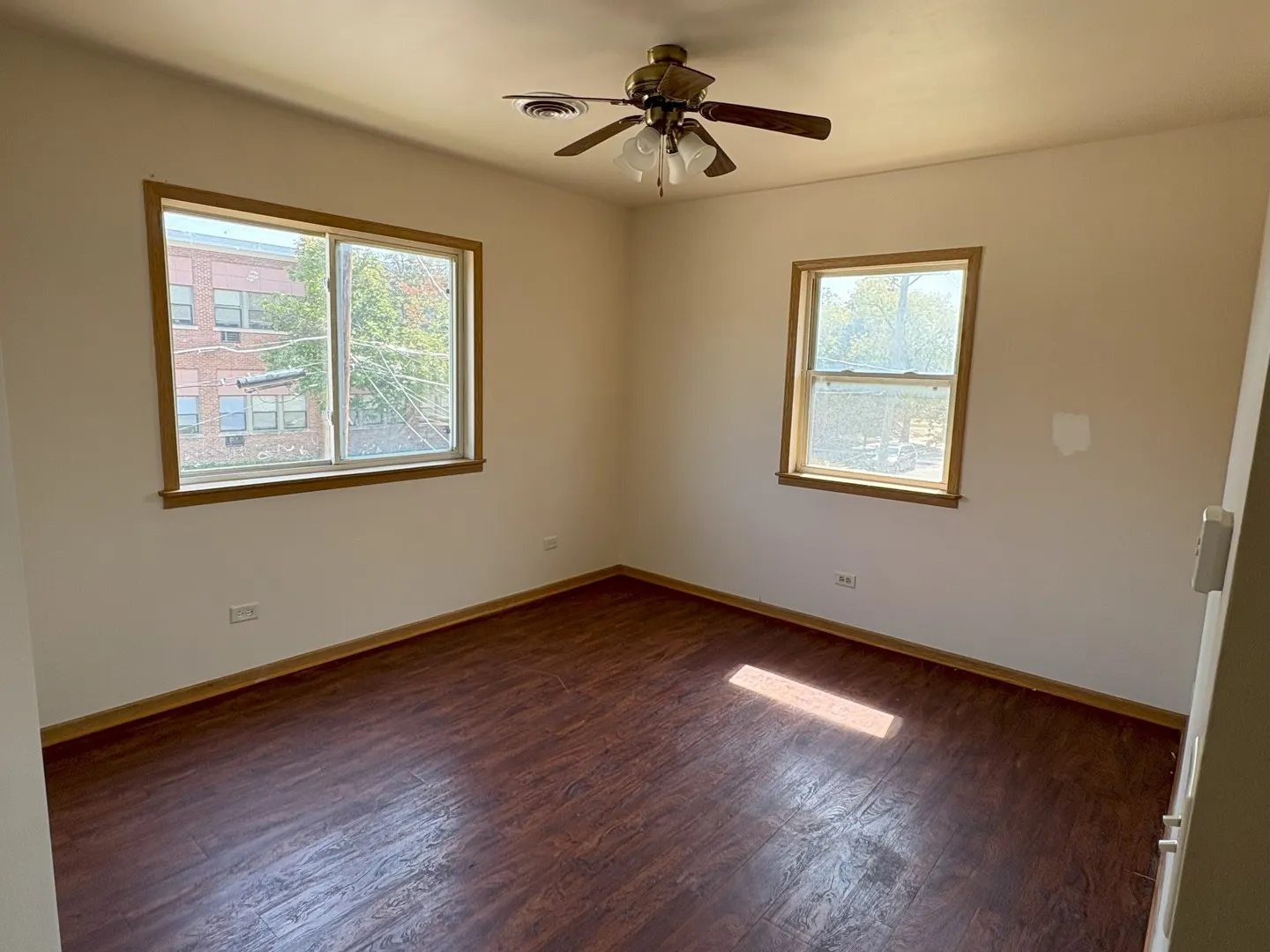 27 N Hickory Street 2B IL