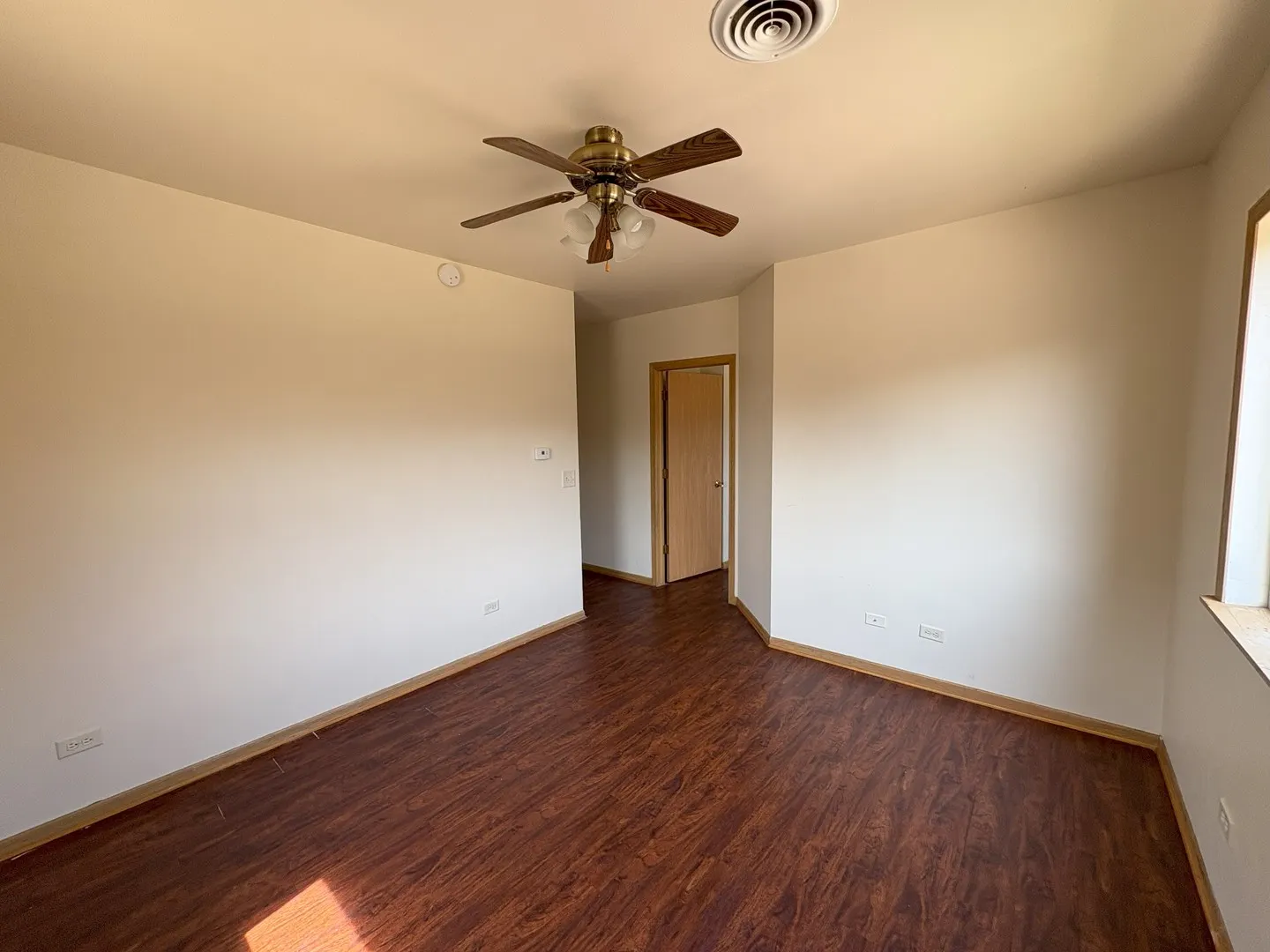 27 N Hickory Street 2B IL