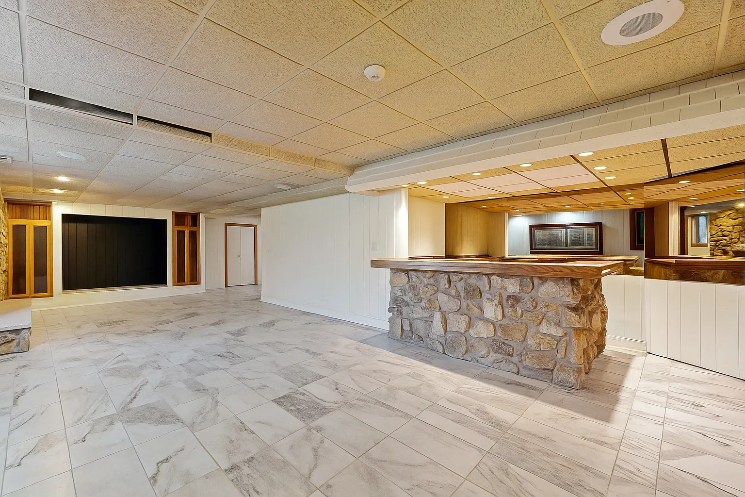590 Windsor Circle IL