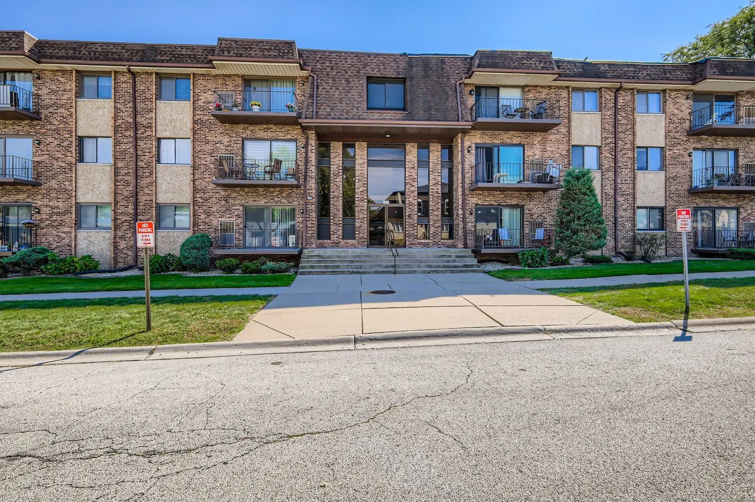 8901 S Roberts Road 104 IL