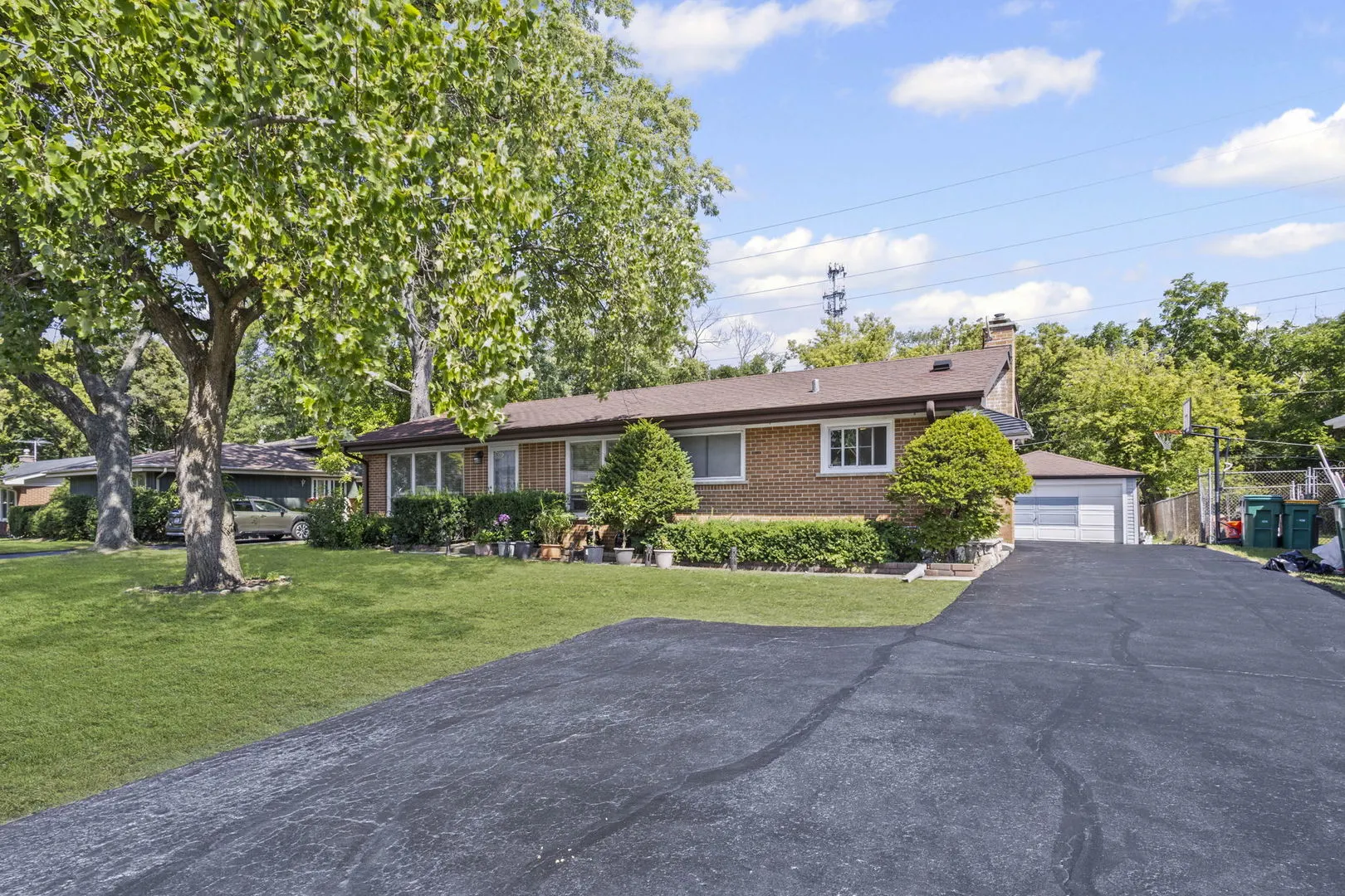 513 Edens Lane IL