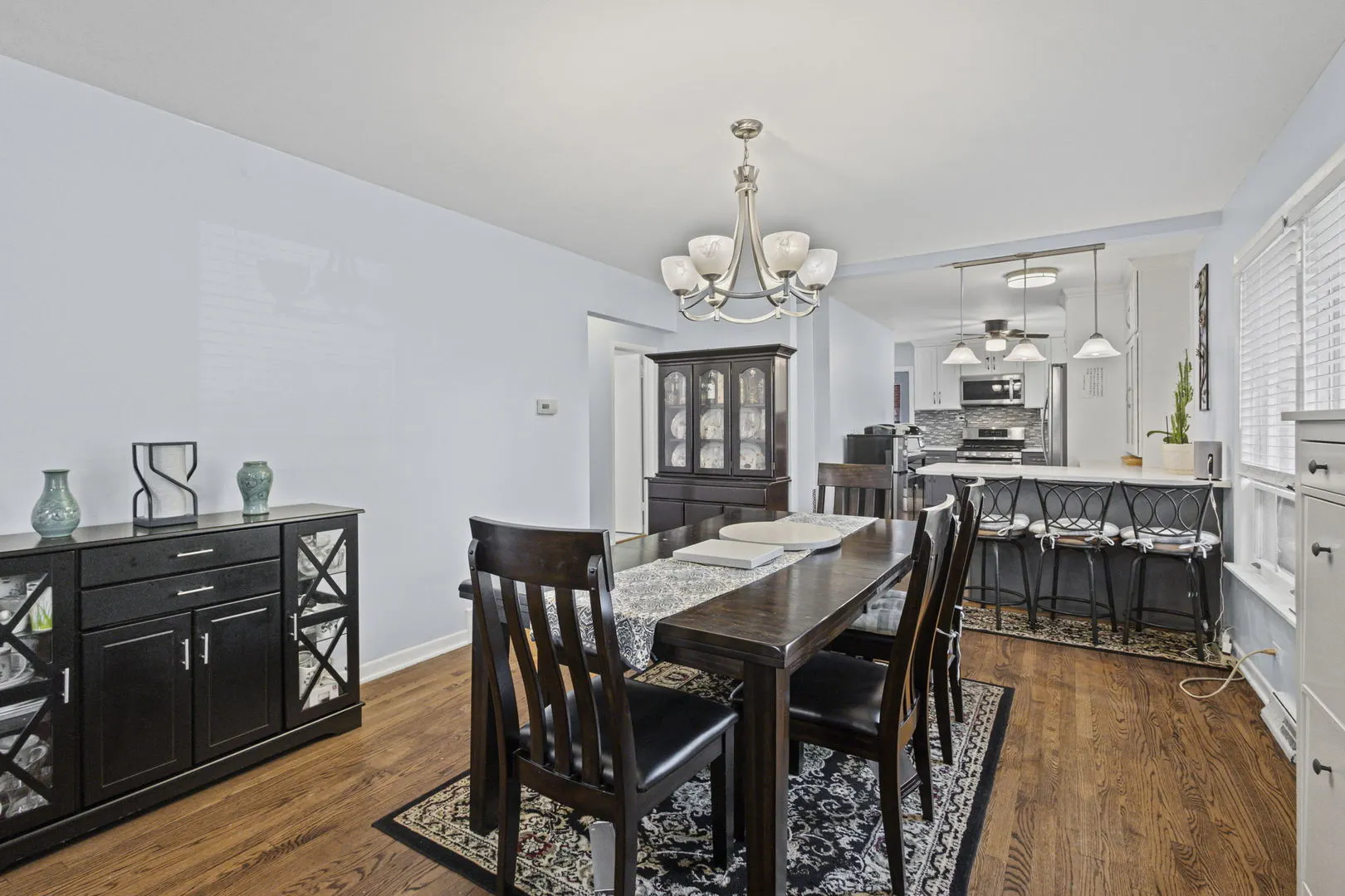 513 Edens Lane IL