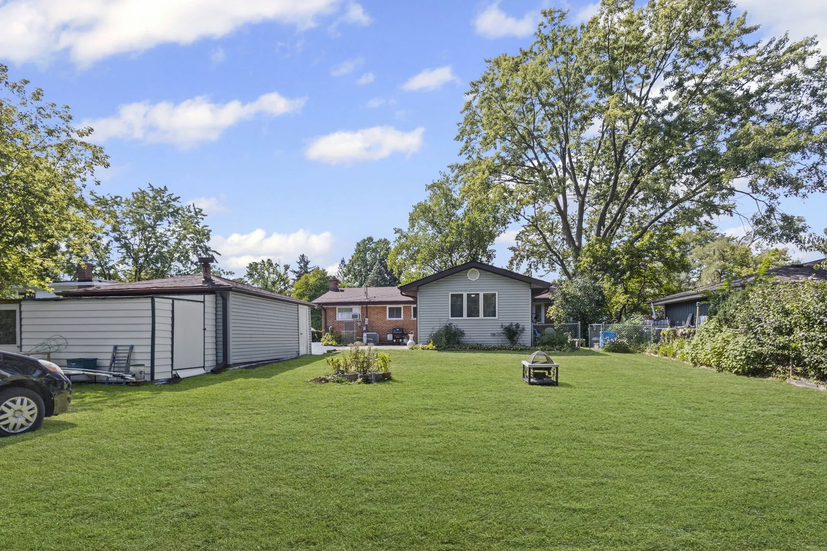 513 Edens Lane IL
