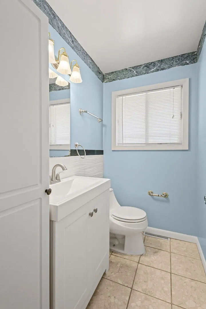 513 Edens Lane IL