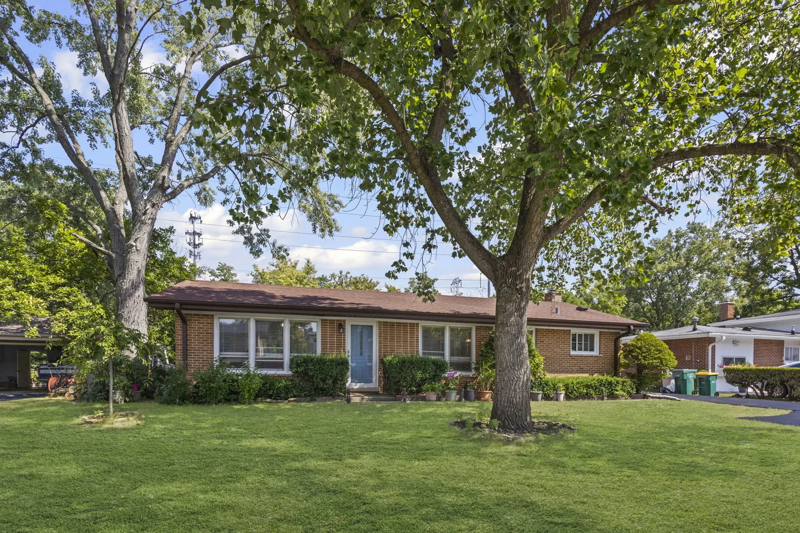 513 Edens Lane IL