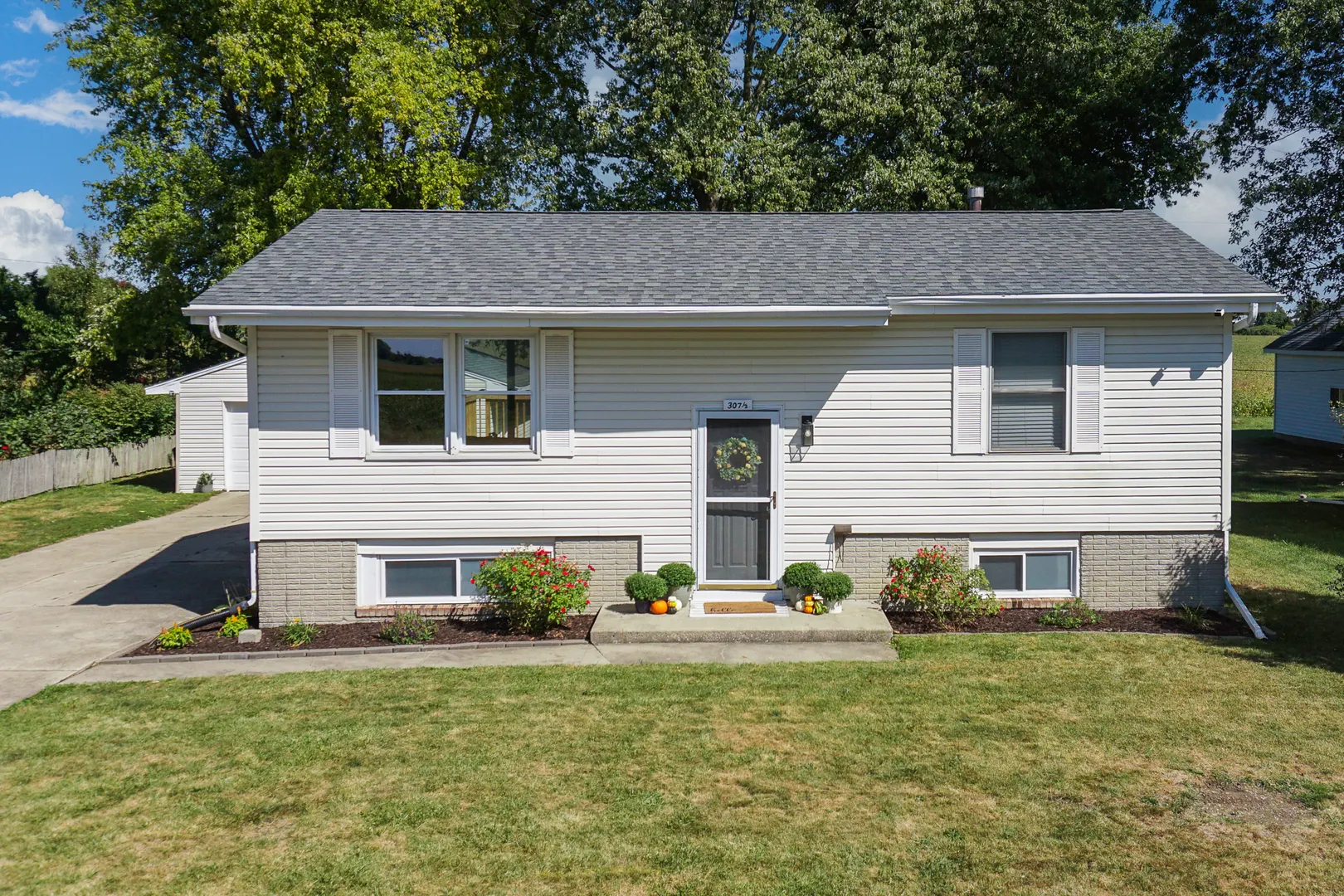 307 1/2 Church Street IL