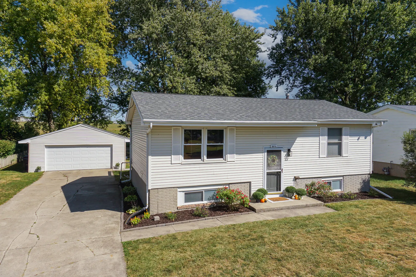 307 1/2 Church Street IL
