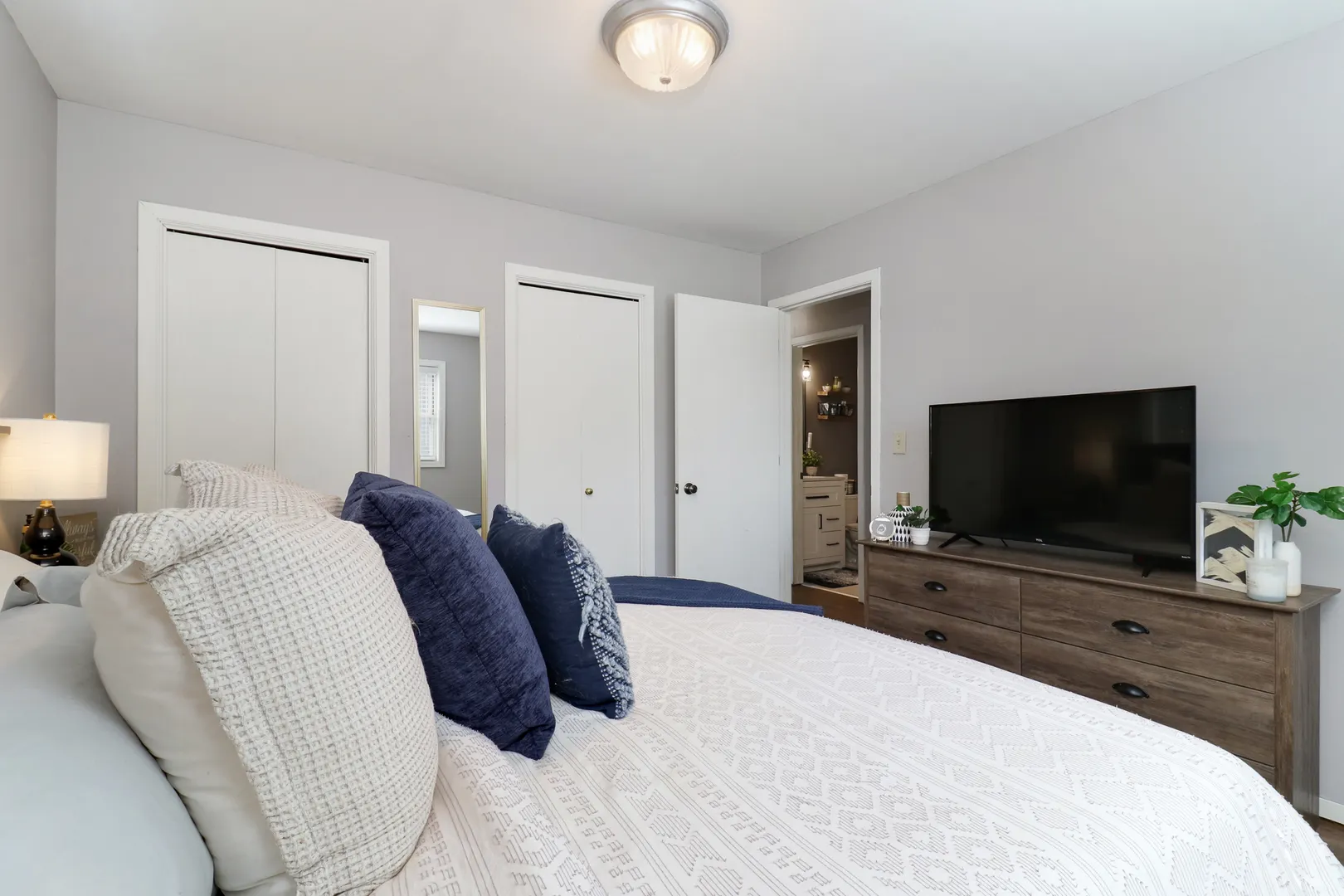 307 1/2 Church Street IL