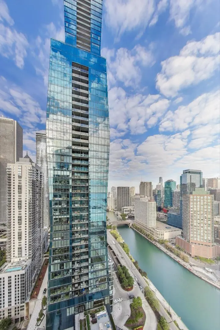420 E Waterside Drive 3304 IL