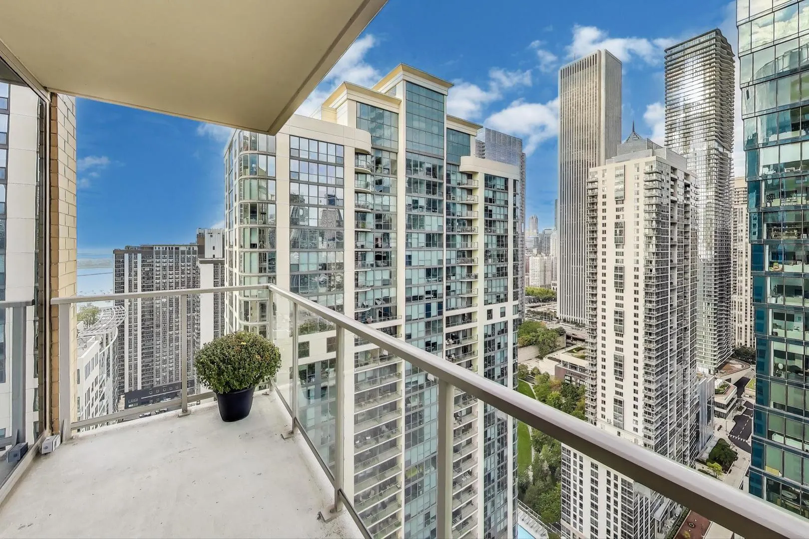 420 E Waterside Drive 3304 IL