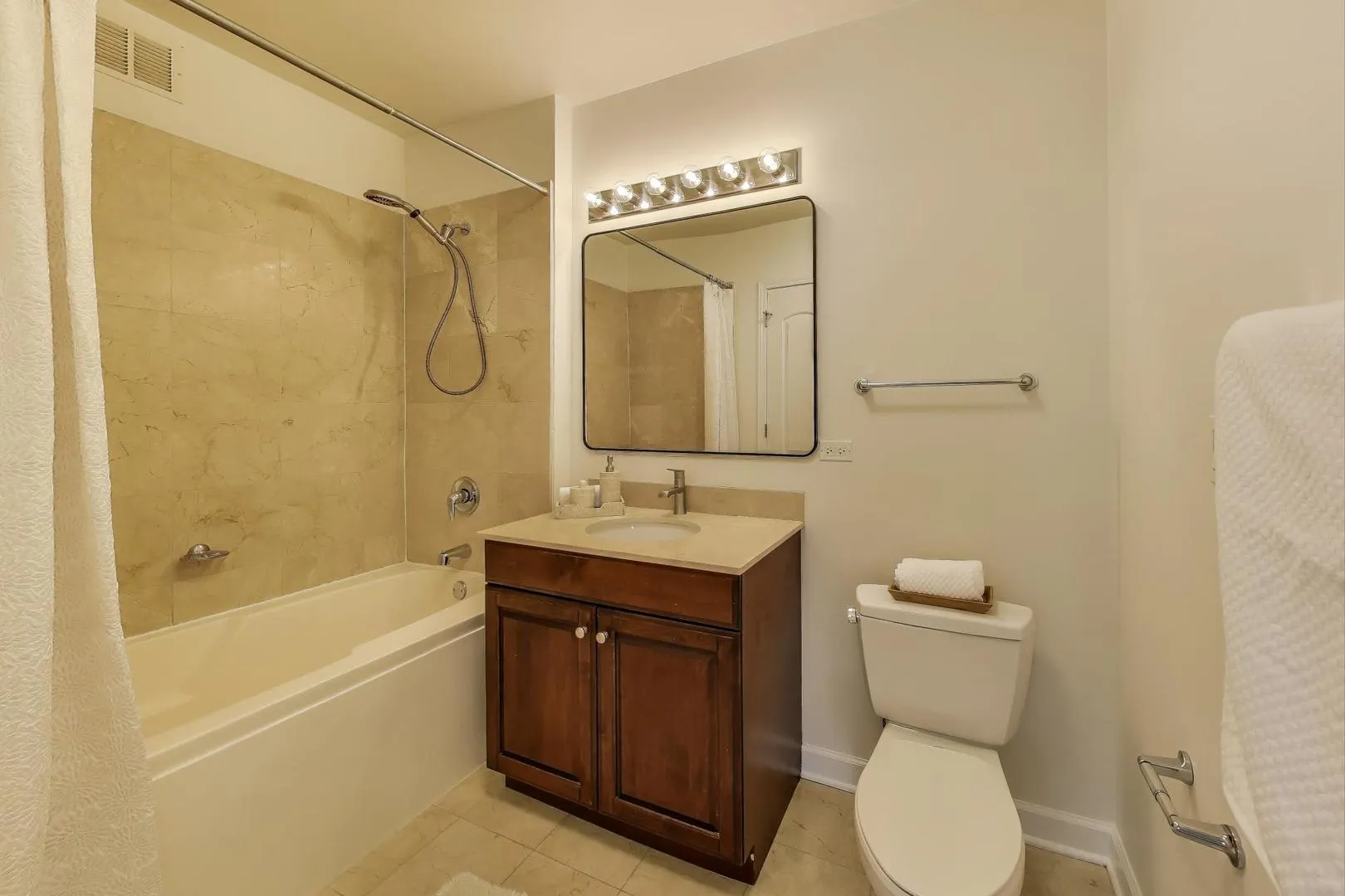 420 E Waterside Drive 3304 IL