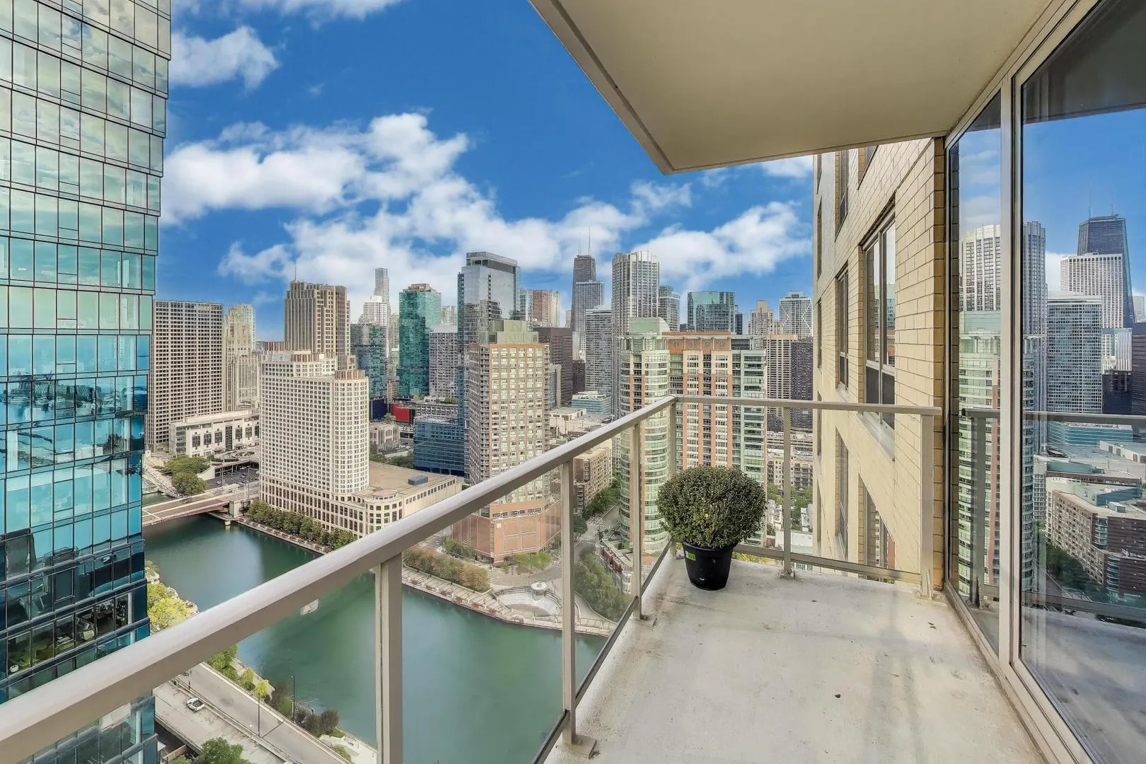 420 E Waterside Drive 3304 IL