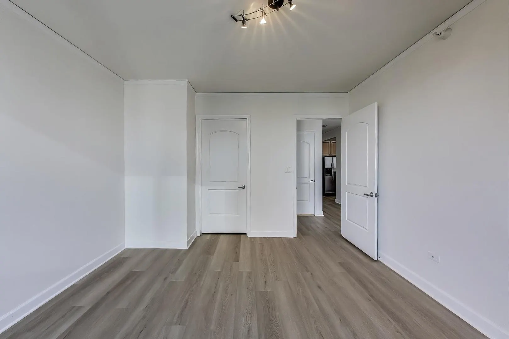 420 E Waterside Drive 3304 IL