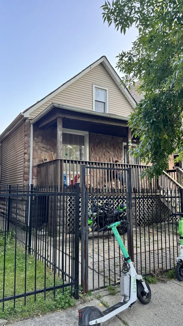 4925 W Erie Street IL