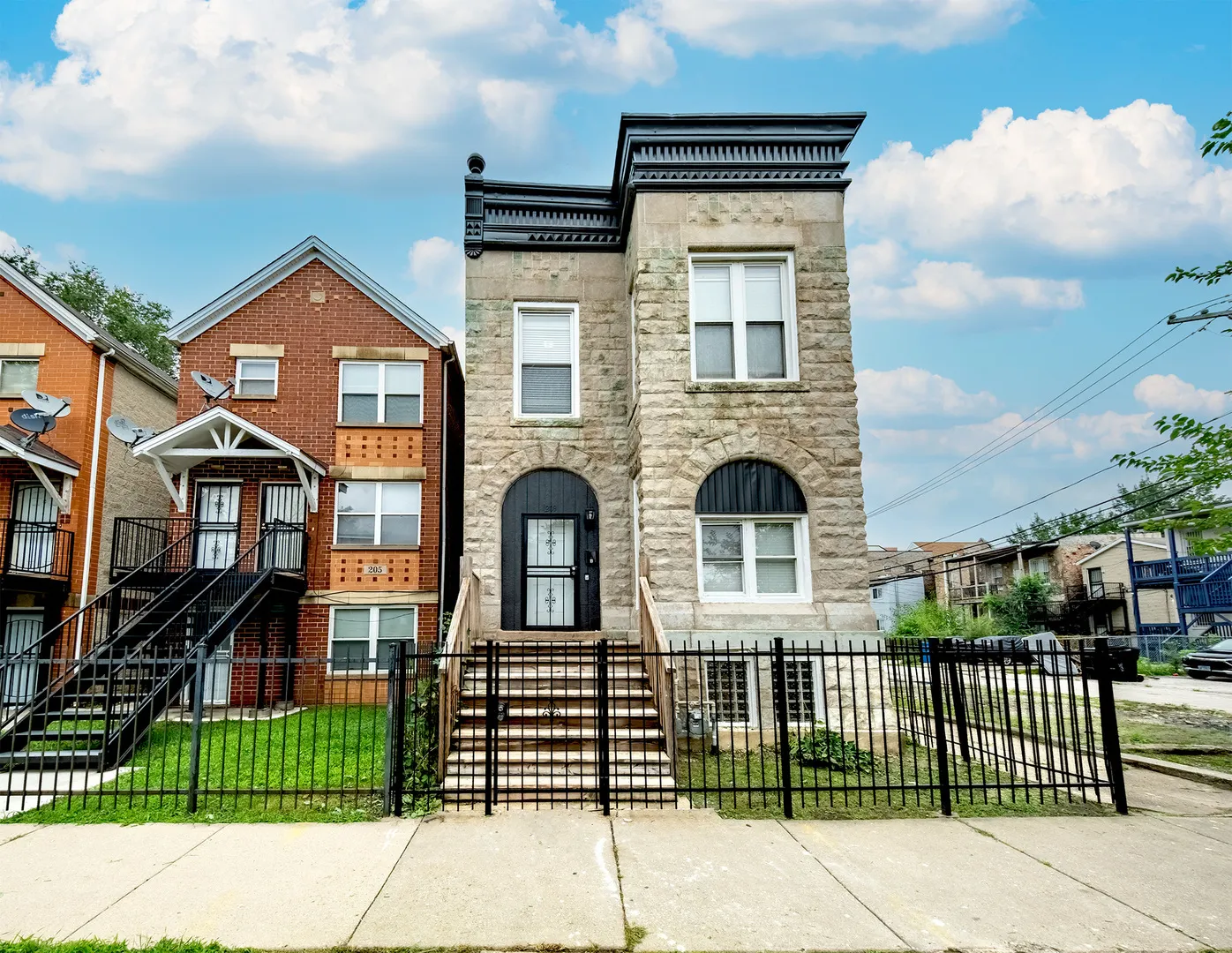209 S Albany Avenue IL