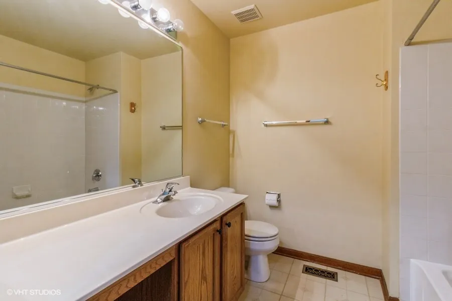 2418 Oneida Lane 2418 IL