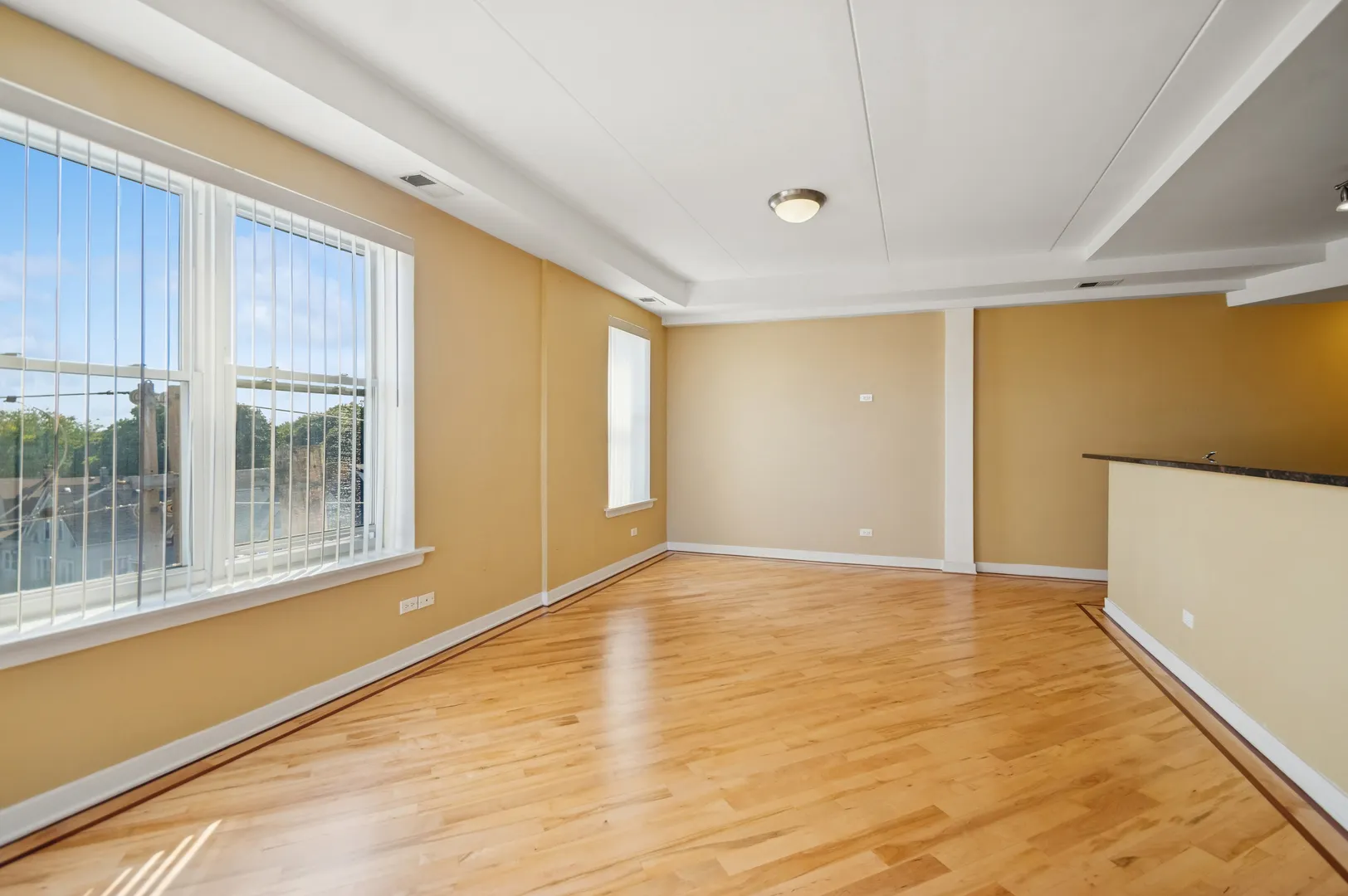 3611 W Montrose Avenue 405 IL
