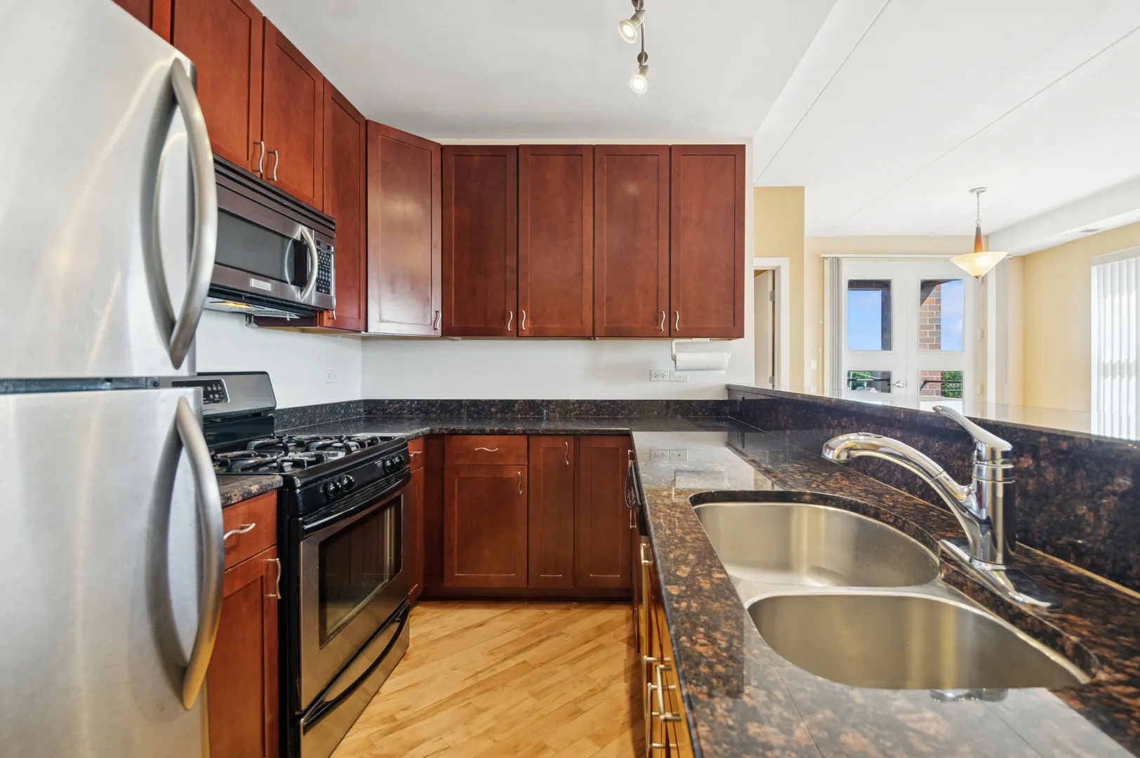 3611 W Montrose Avenue 405 IL