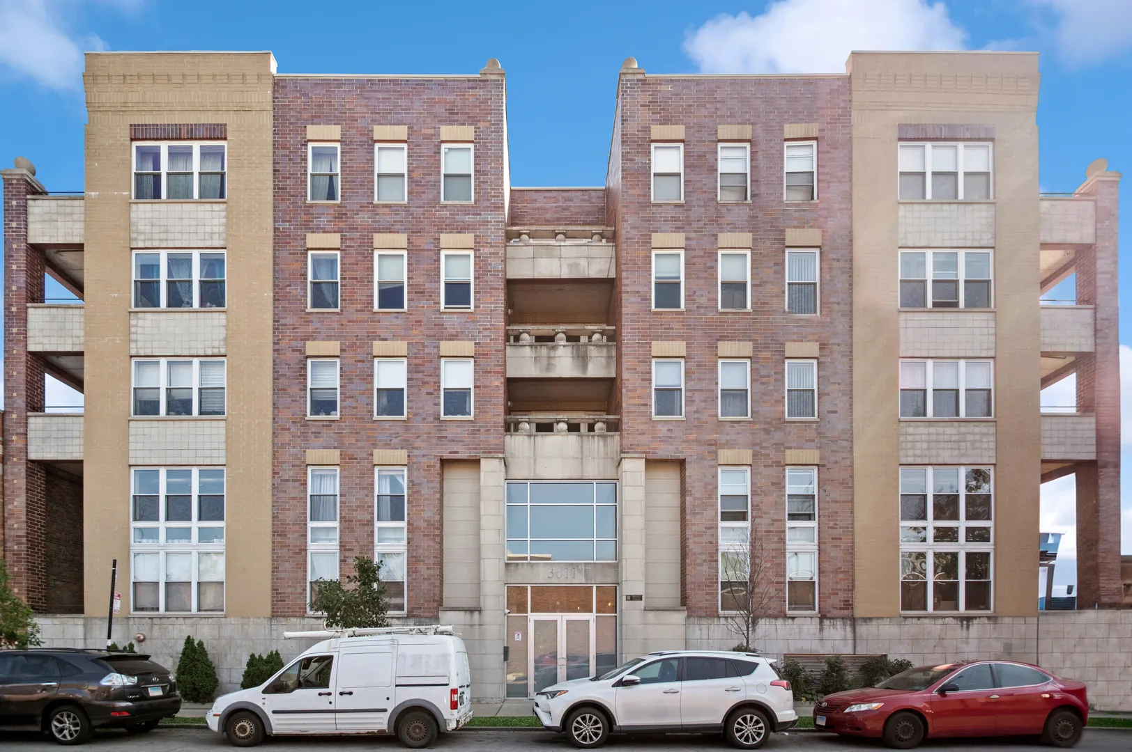 3611 W Montrose Avenue 405 IL