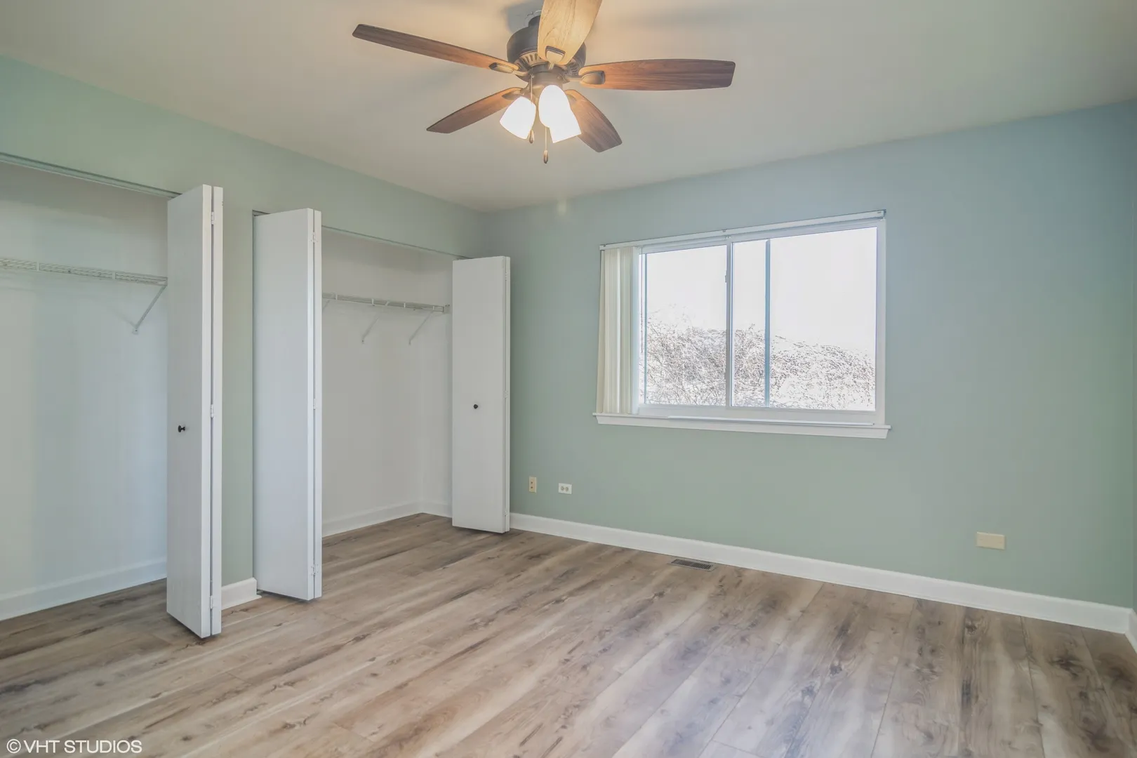 734 E Whispering Oaks Court 10E IL