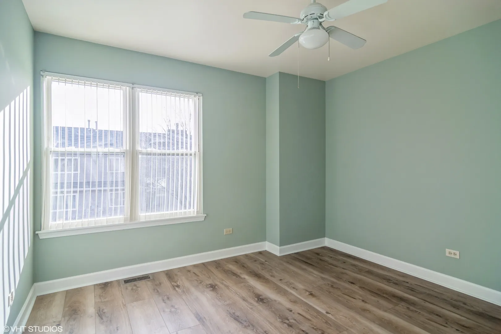 734 E Whispering Oaks Court 10E IL