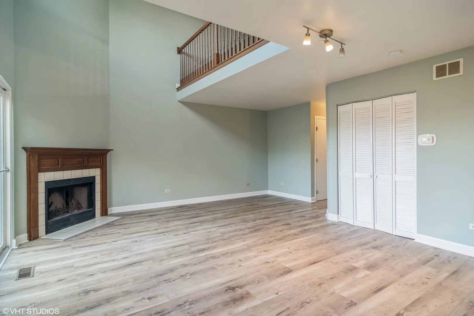 734 E Whispering Oaks Court 10E IL