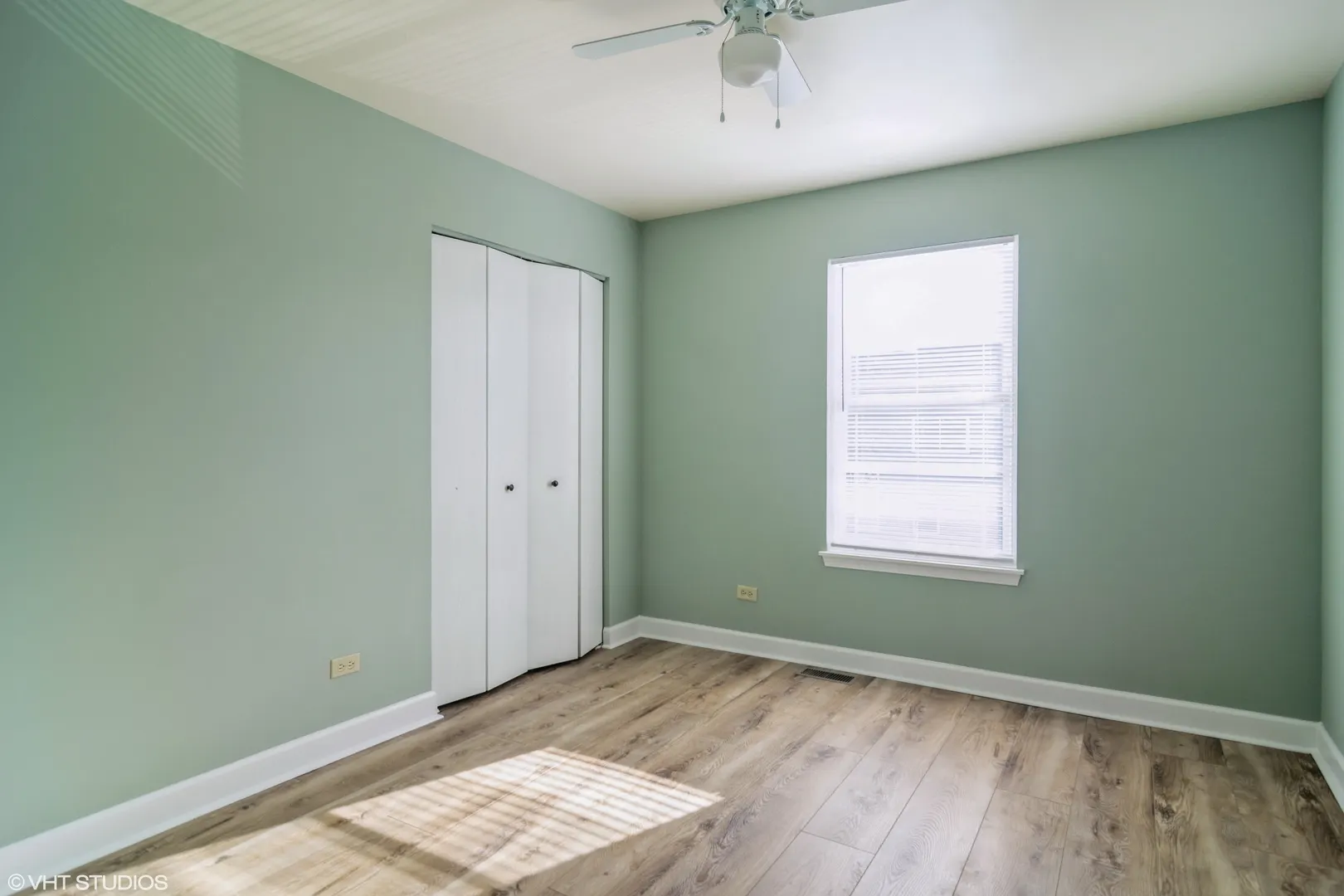 734 E Whispering Oaks Court 10E IL