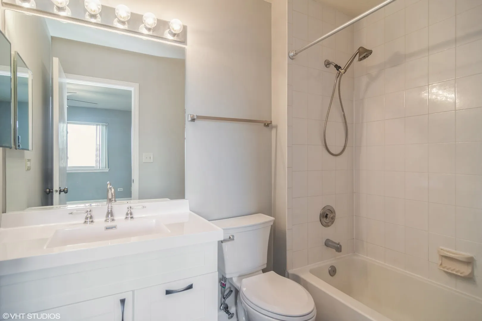 734 E Whispering Oaks Court 10E IL