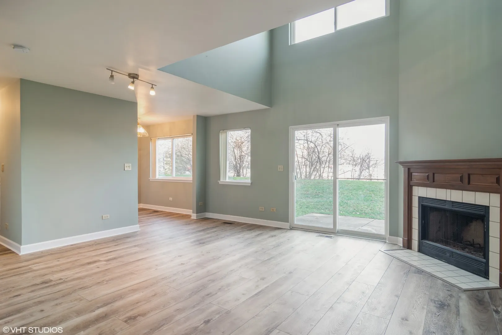 734 E Whispering Oaks Court 10E IL